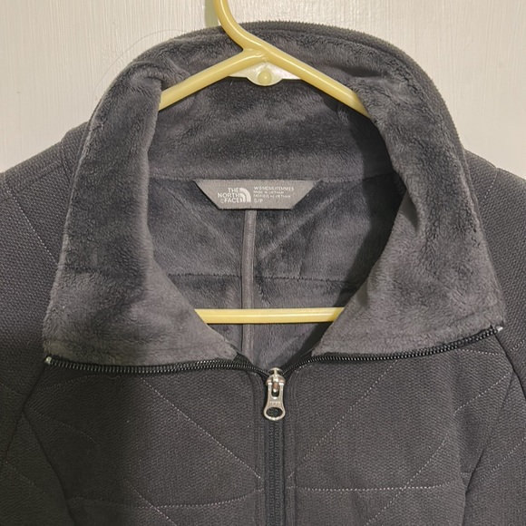 Nice Ladies’ Black & Gray North Face Jacket W/Faux Fur Lining  & is a Size Small - Picture 2 of 9